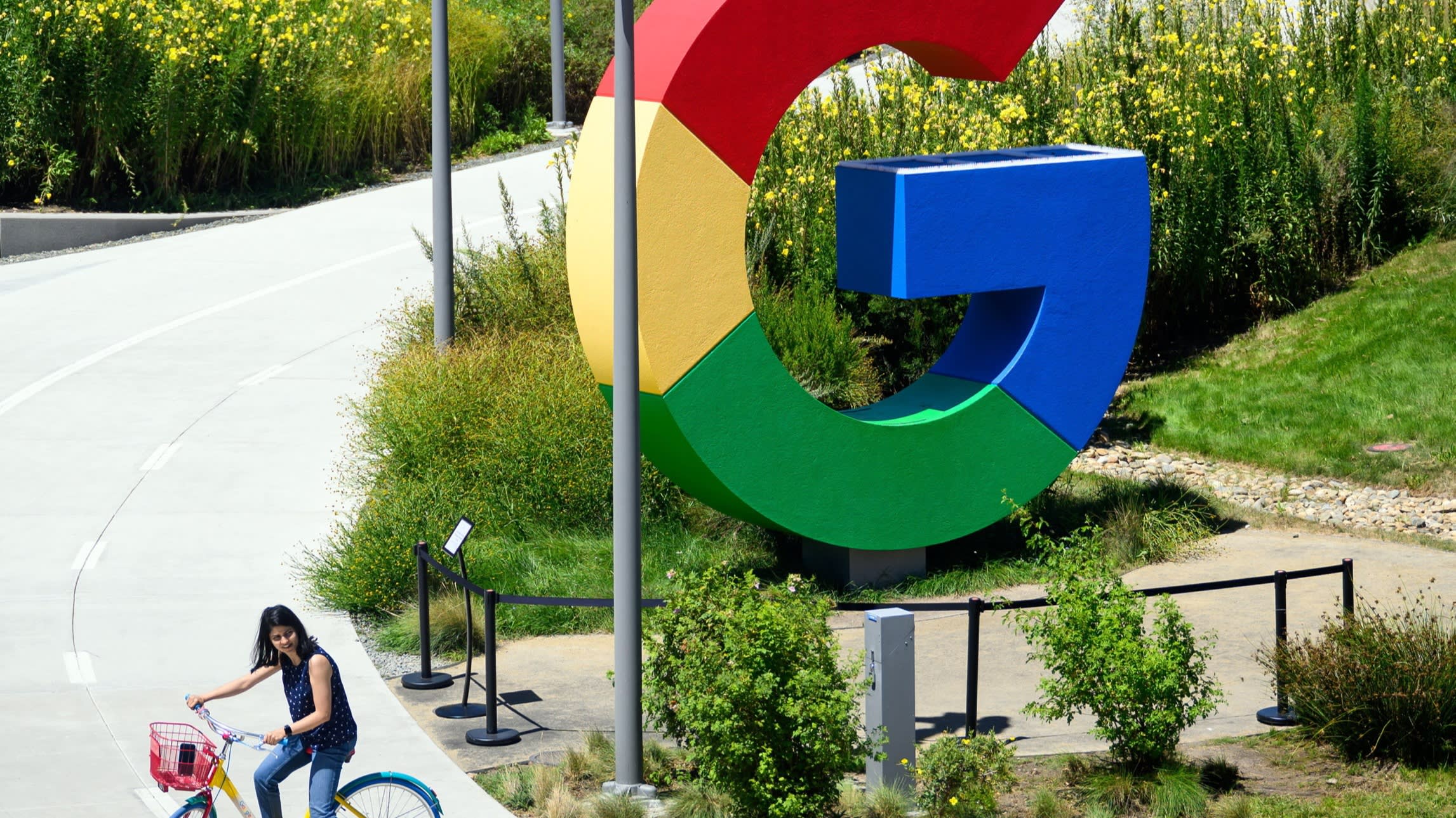 Alphabet shares sink after cloud growth stalls and spending surges